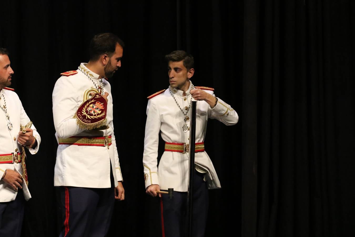 El Cine-teatro Balboa acogió, ayer, la sexta edición del 'Certamen de Bandas Solidario', organizado por la Junta de Cofradías de la Semana Santa de Jerez de los Caballeros. Un Certamen que, gracias a la participación de las distintas agrupaciones musicales del municipio y del Valle de Santa Ana, consiguió recaudar 375 euros y 36 kilos a beneficio del Almacén de Alimentos que Cruz Roja gestiona en Jerez. 