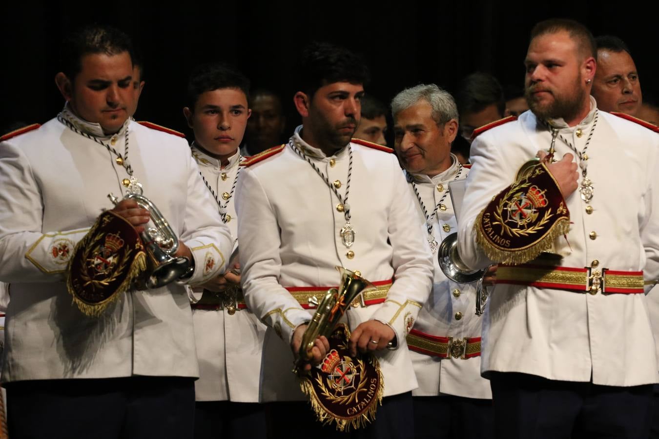 El Cine-teatro Balboa acogió, ayer, la sexta edición del 'Certamen de Bandas Solidario', organizado por la Junta de Cofradías de la Semana Santa de Jerez de los Caballeros. Un Certamen que, gracias a la participación de las distintas agrupaciones musicales del municipio y del Valle de Santa Ana, consiguió recaudar 375 euros y 36 kilos a beneficio del Almacén de Alimentos que Cruz Roja gestiona en Jerez. 