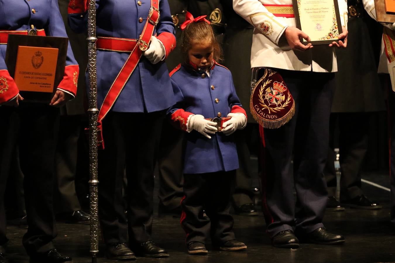 El Cine-teatro Balboa acogió, ayer, la sexta edición del 'Certamen de Bandas Solidario', organizado por la Junta de Cofradías de la Semana Santa de Jerez de los Caballeros. Un Certamen que, gracias a la participación de las distintas agrupaciones musicales del municipio y del Valle de Santa Ana, consiguió recaudar 375 euros y 36 kilos a beneficio del Almacén de Alimentos que Cruz Roja gestiona en Jerez. 