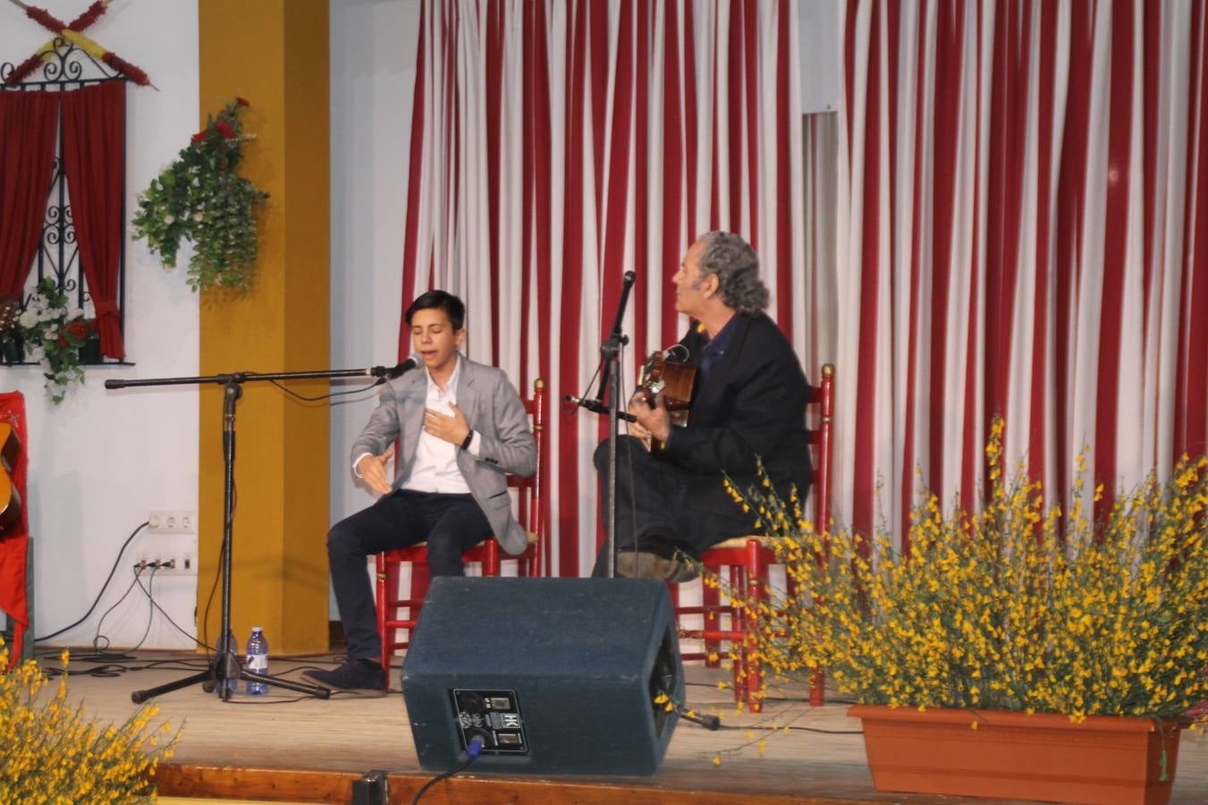 Ciriaco Hernández, en la categoría General y María de los Ángeles Macías, en la categoría Local, fueron los ganadores del II Concurso de fandangos 'Alfonso Labrador El Minaó' organizado por la Asociación cultural flamenca 'José Pérez de Guzmán' de Jerez de los Caballeros y celebrado en su sede con gran afluencia de público.