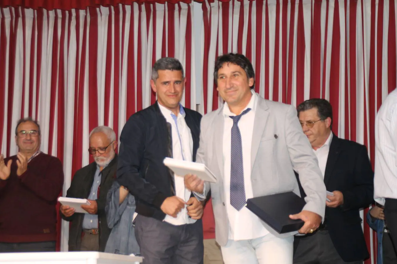 Ciriaco Hernández, en la categoría General y María de los Ángeles Macías, en la categoría Local, fueron los ganadores del II Concurso de fandangos 'Alfonso Labrador El Minaó' organizado por la Asociación cultural flamenca 'José Pérez de Guzmán' de Jerez de los Caballeros y celebrado en su sede con gran afluencia de público.