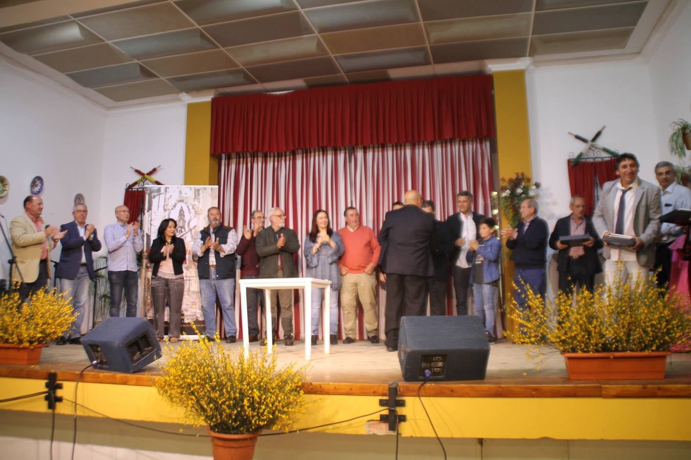 Ciriaco Hernández, en la categoría General y María de los Ángeles Macías, en la categoría Local, fueron los ganadores del II Concurso de fandangos 'Alfonso Labrador El Minaó' organizado por la Asociación cultural flamenca 'José Pérez de Guzmán' de Jerez de los Caballeros y celebrado en su sede con gran afluencia de público.