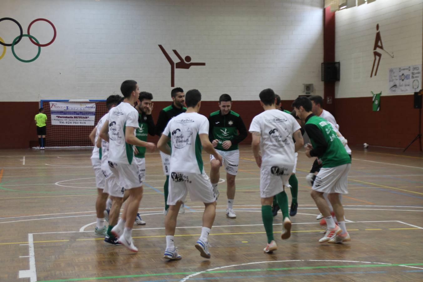 Por segunda temporada consecutiva, el Jerez Futsal ha logrado hacerse con el título de campeón de la Copa de Extremadura tras otra espectacular final, ante el Cáceres Universidad al que ha vencido 6-4, esta vez en su casa, ante su incondicional afición que ha vivido esta 'final four' con intensidad y mucha alegría, finalmente.