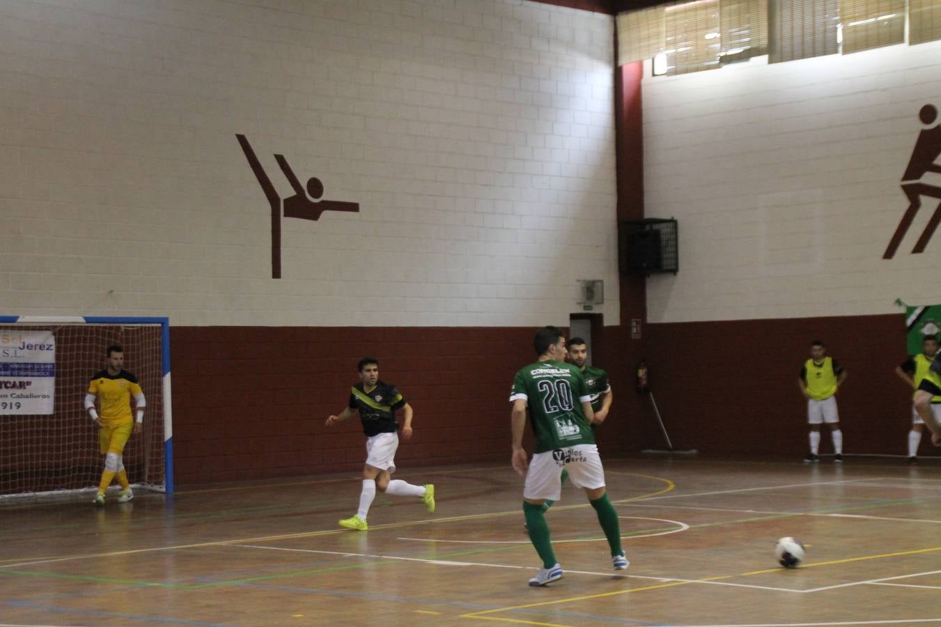 Por segunda temporada consecutiva, el Jerez Futsal ha logrado hacerse con el título de campeón de la Copa de Extremadura tras otra espectacular final, ante el Cáceres Universidad al que ha vencido 6-4, esta vez en su casa, ante su incondicional afición que ha vivido esta 'final four' con intensidad y mucha alegría, finalmente.