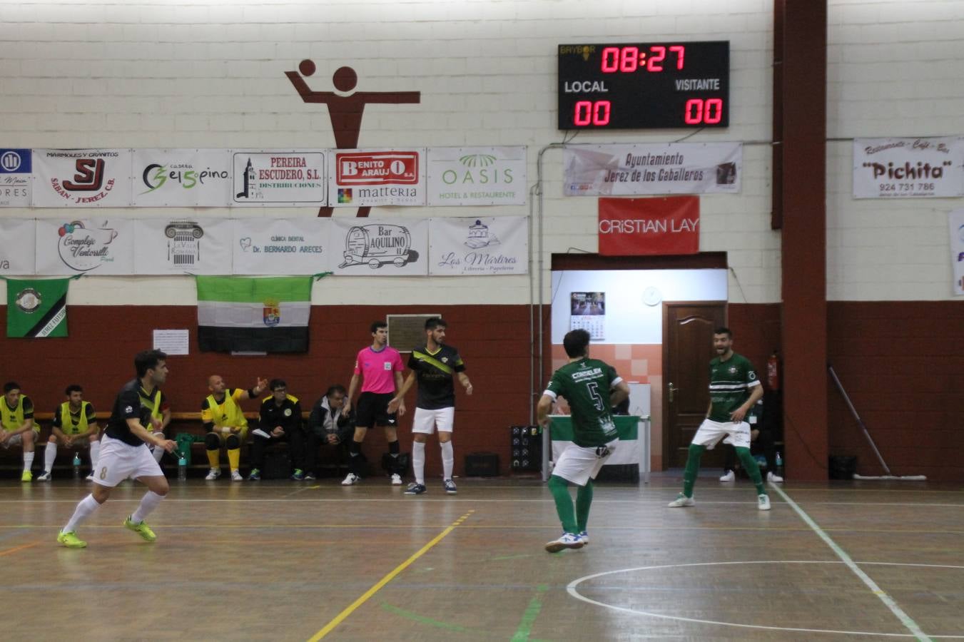 Por segunda temporada consecutiva, el Jerez Futsal ha logrado hacerse con el título de campeón de la Copa de Extremadura tras otra espectacular final, ante el Cáceres Universidad al que ha vencido 6-4, esta vez en su casa, ante su incondicional afición que ha vivido esta 'final four' con intensidad y mucha alegría, finalmente.