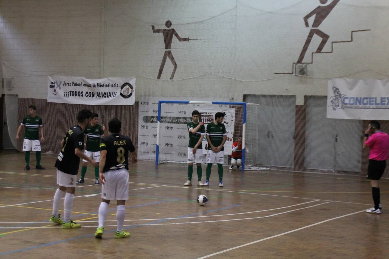 Por segunda temporada consecutiva, el Jerez Futsal ha logrado hacerse con el título de campeón de la Copa de Extremadura tras otra espectacular final, ante el Cáceres Universidad al que ha vencido 6-4, esta vez en su casa, ante su incondicional afición que ha vivido esta 'final four' con intensidad y mucha alegría, finalmente.