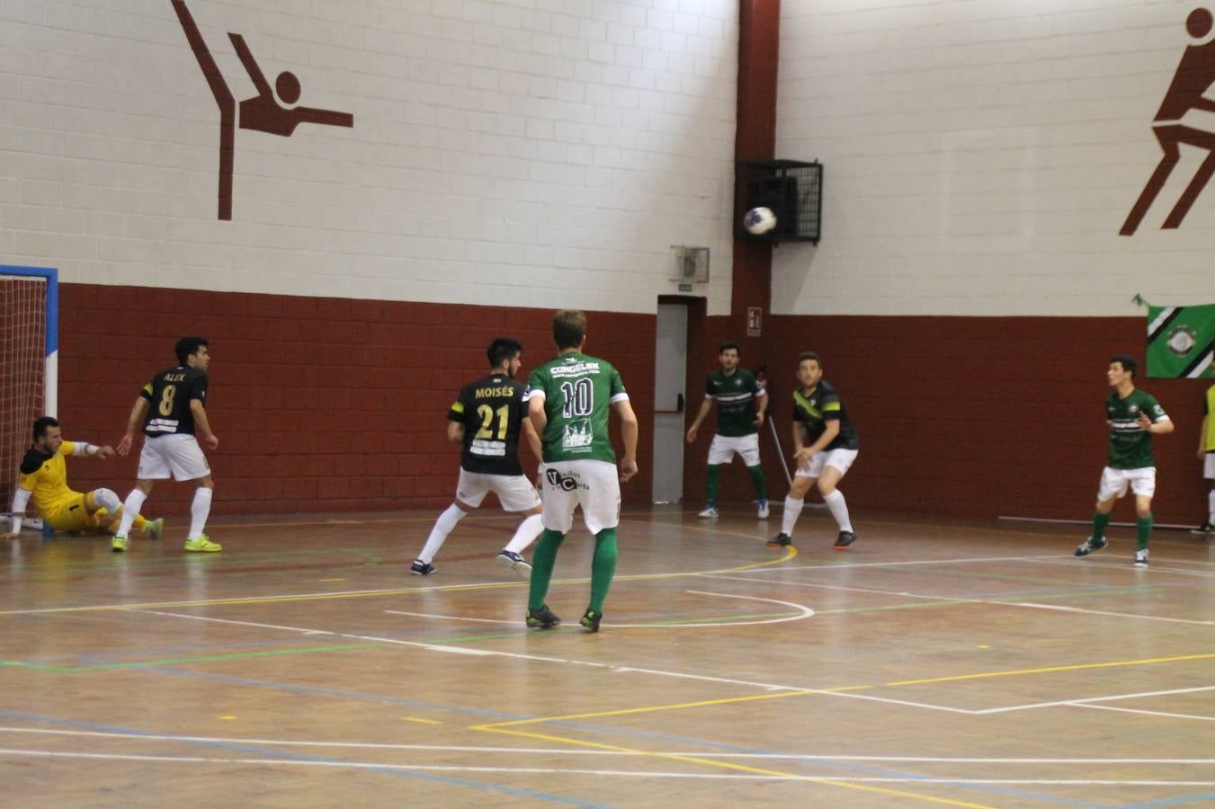 Por segunda temporada consecutiva, el Jerez Futsal ha logrado hacerse con el título de campeón de la Copa de Extremadura tras otra espectacular final, ante el Cáceres Universidad al que ha vencido 6-4, esta vez en su casa, ante su incondicional afición que ha vivido esta 'final four' con intensidad y mucha alegría, finalmente.