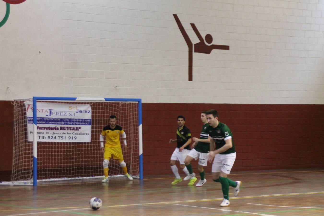 Por segunda temporada consecutiva, el Jerez Futsal ha logrado hacerse con el título de campeón de la Copa de Extremadura tras otra espectacular final, ante el Cáceres Universidad al que ha vencido 6-4, esta vez en su casa, ante su incondicional afición que ha vivido esta 'final four' con intensidad y mucha alegría, finalmente.