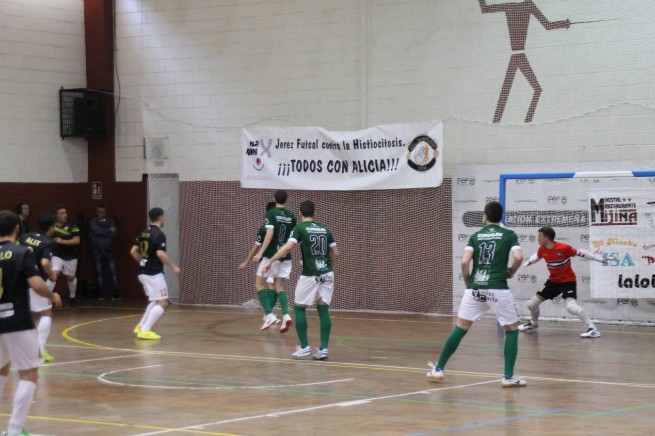 Por segunda temporada consecutiva, el Jerez Futsal ha logrado hacerse con el título de campeón de la Copa de Extremadura tras otra espectacular final, ante el Cáceres Universidad al que ha vencido 6-4, esta vez en su casa, ante su incondicional afición que ha vivido esta 'final four' con intensidad y mucha alegría, finalmente.