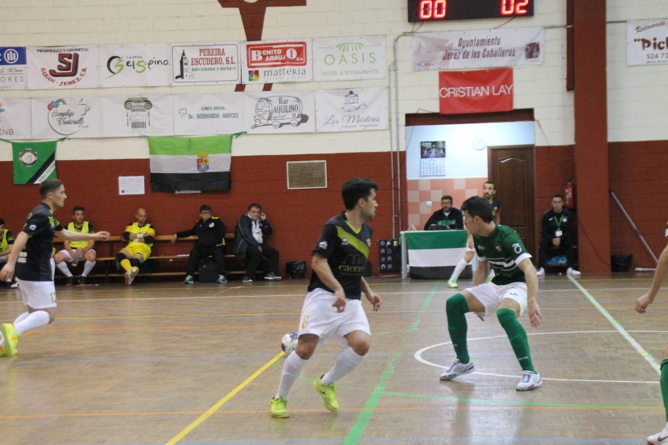 Por segunda temporada consecutiva, el Jerez Futsal ha logrado hacerse con el título de campeón de la Copa de Extremadura tras otra espectacular final, ante el Cáceres Universidad al que ha vencido 6-4, esta vez en su casa, ante su incondicional afición que ha vivido esta 'final four' con intensidad y mucha alegría, finalmente.