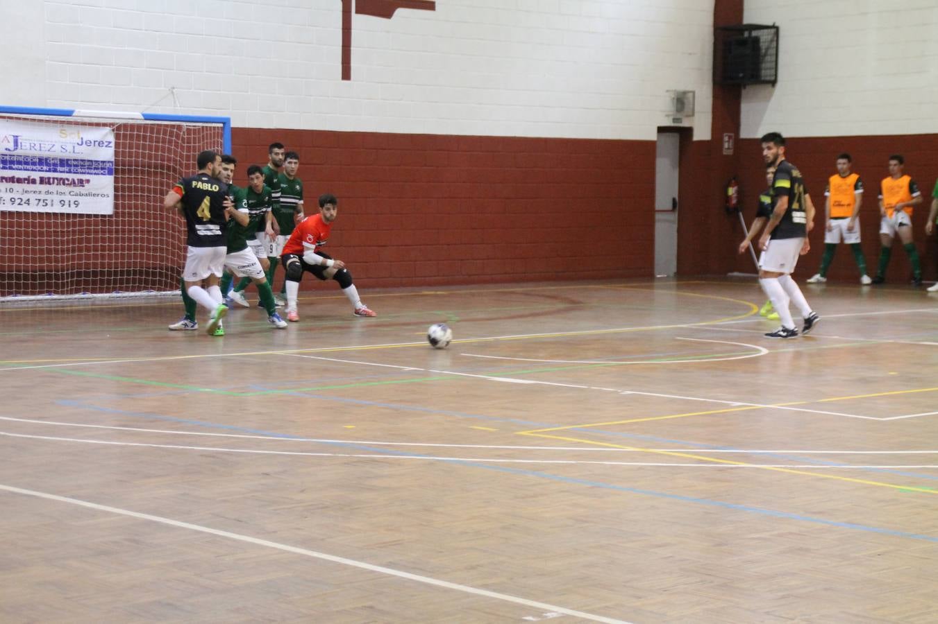 Por segunda temporada consecutiva, el Jerez Futsal ha logrado hacerse con el título de campeón de la Copa de Extremadura tras otra espectacular final, ante el Cáceres Universidad al que ha vencido 6-4, esta vez en su casa, ante su incondicional afición que ha vivido esta 'final four' con intensidad y mucha alegría, finalmente.
