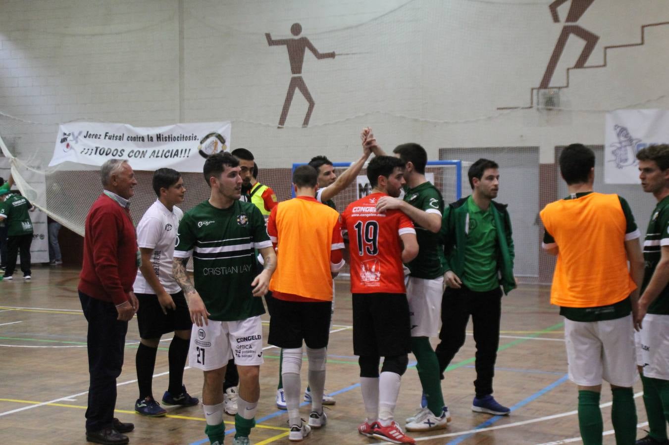Por segunda temporada consecutiva, el Jerez Futsal ha logrado hacerse con el título de campeón de la Copa de Extremadura tras otra espectacular final, ante el Cáceres Universidad al que ha vencido 6-4, esta vez en su casa, ante su incondicional afición que ha vivido esta 'final four' con intensidad y mucha alegría, finalmente.