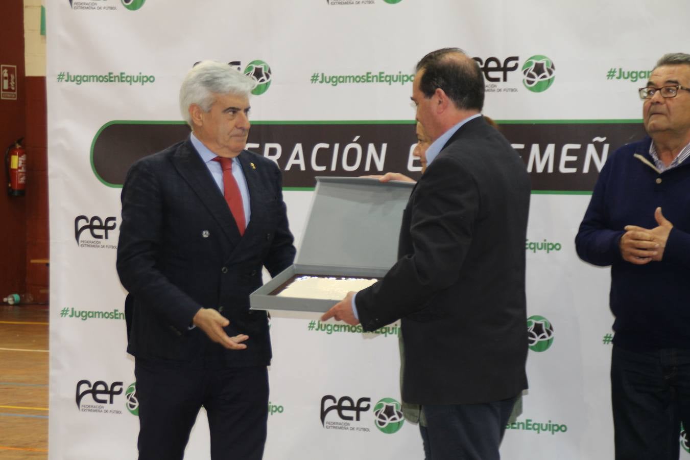Por segunda temporada consecutiva, el Jerez Futsal ha logrado hacerse con el título de campeón de la Copa de Extremadura tras otra espectacular final, ante el Cáceres Universidad al que ha vencido 6-4, esta vez en su casa, ante su incondicional afición que ha vivido esta 'final four' con intensidad y mucha alegría, finalmente.