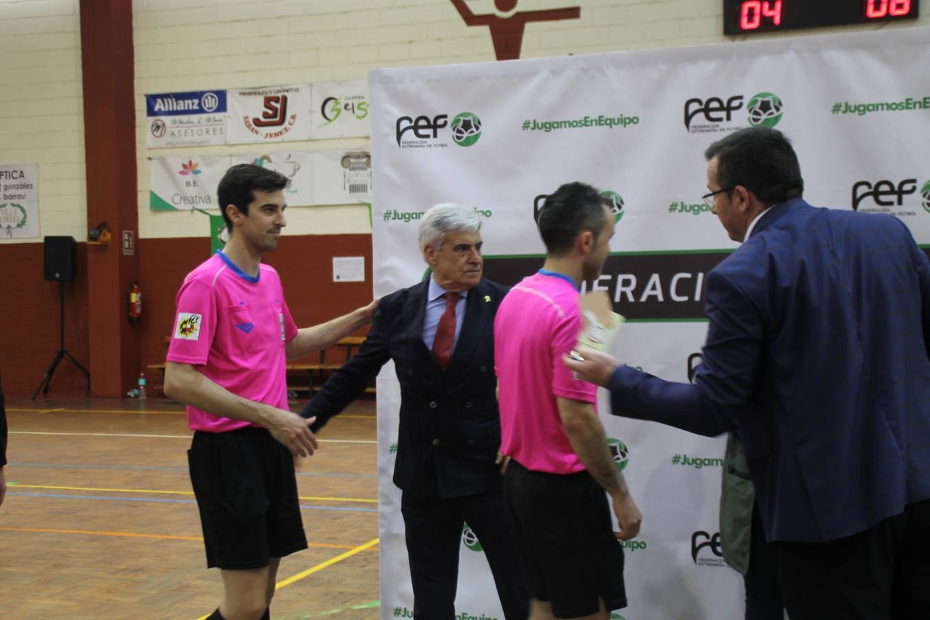 Por segunda temporada consecutiva, el Jerez Futsal ha logrado hacerse con el título de campeón de la Copa de Extremadura tras otra espectacular final, ante el Cáceres Universidad al que ha vencido 6-4, esta vez en su casa, ante su incondicional afición que ha vivido esta 'final four' con intensidad y mucha alegría, finalmente.
