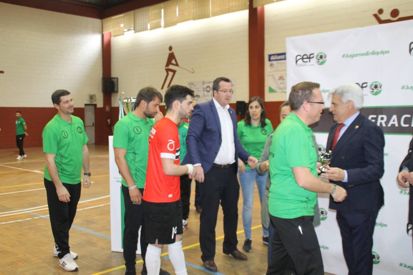 Por segunda temporada consecutiva, el Jerez Futsal ha logrado hacerse con el título de campeón de la Copa de Extremadura tras otra espectacular final, ante el Cáceres Universidad al que ha vencido 6-4, esta vez en su casa, ante su incondicional afición que ha vivido esta 'final four' con intensidad y mucha alegría, finalmente.