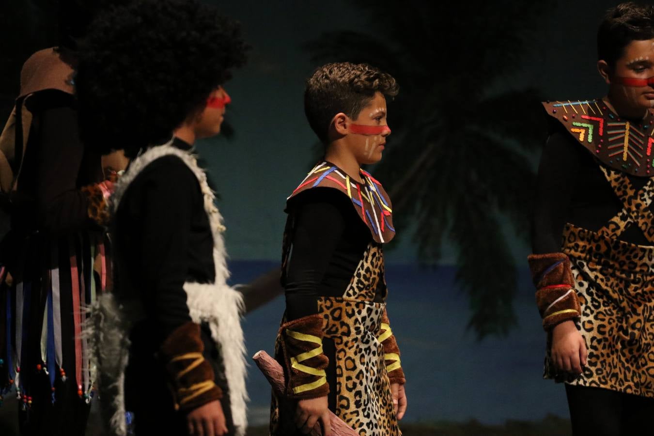 Los alumnos y alumnas de sexto de primaria del C. E. I. P. 'El Rodeo' representaron, ayer, la obra teatral benéfica 'Náufragos, el paraíso perdido', obra de Juan Miguel López Vázquez. La entrada tuvo un precio simbólico de 2 euros que irá destinado a Cruz Roja y 'Andade'. Este sábado, 6 de abril, volverán a representar la citada obra en el Cine-Teatro Balboa, a las 19:30 horas.