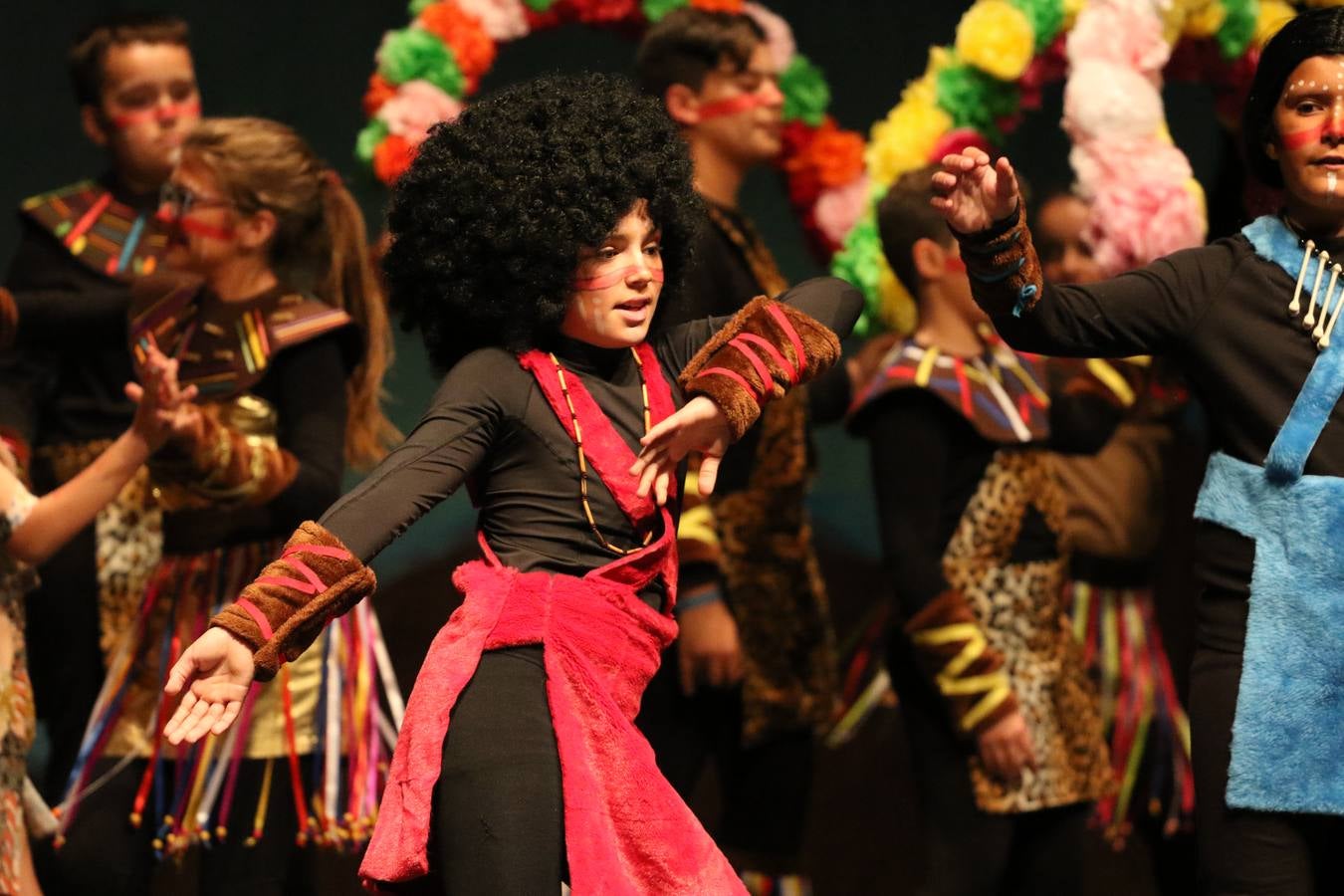 Los alumnos y alumnas de sexto de primaria del C. E. I. P. 'El Rodeo' representaron, ayer, la obra teatral benéfica 'Náufragos, el paraíso perdido', obra de Juan Miguel López Vázquez. La entrada tuvo un precio simbólico de 2 euros que irá destinado a Cruz Roja y 'Andade'. Este sábado, 6 de abril, volverán a representar la citada obra en el Cine-Teatro Balboa, a las 19:30 horas.