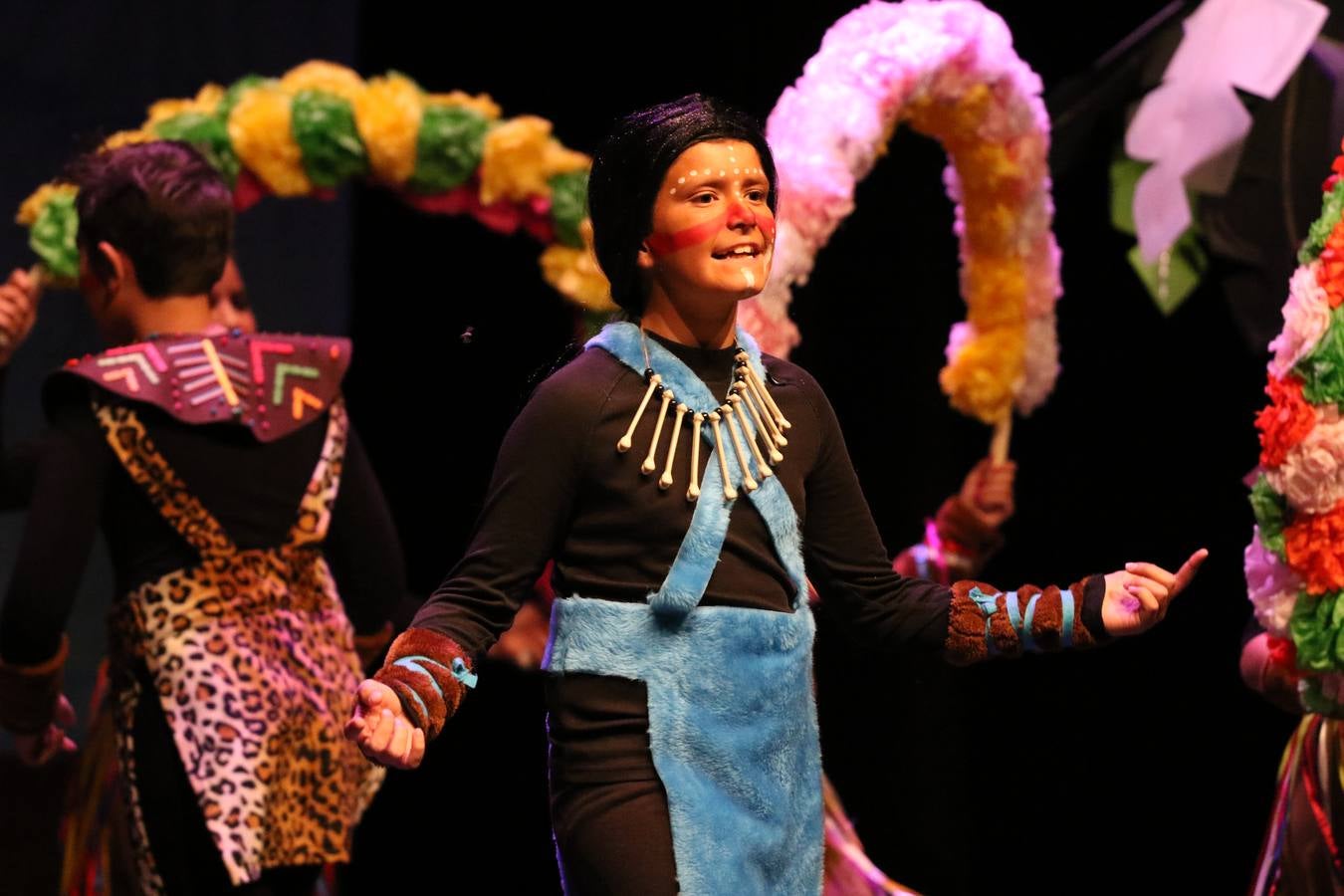 Los alumnos y alumnas de sexto de primaria del C. E. I. P. 'El Rodeo' representaron, ayer, la obra teatral benéfica 'Náufragos, el paraíso perdido', obra de Juan Miguel López Vázquez. La entrada tuvo un precio simbólico de 2 euros que irá destinado a Cruz Roja y 'Andade'. Este sábado, 6 de abril, volverán a representar la citada obra en el Cine-Teatro Balboa, a las 19:30 horas.