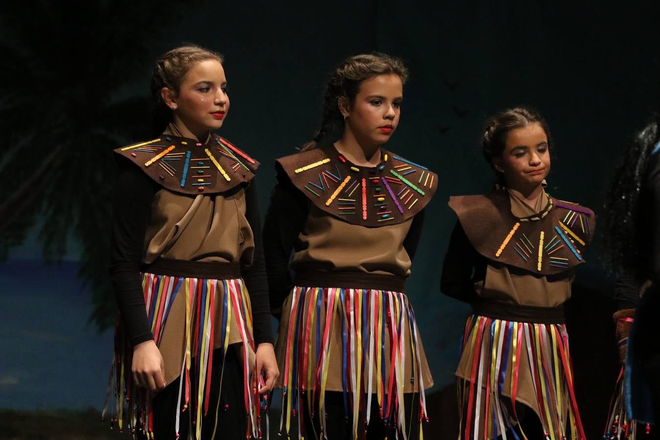 Los alumnos y alumnas de sexto de primaria del C. E. I. P. 'El Rodeo' representaron, ayer, la obra teatral benéfica 'Náufragos, el paraíso perdido', obra de Juan Miguel López Vázquez. La entrada tuvo un precio simbólico de 2 euros que irá destinado a Cruz Roja y 'Andade'. Este sábado, 6 de abril, volverán a representar la citada obra en el Cine-Teatro Balboa, a las 19:30 horas.