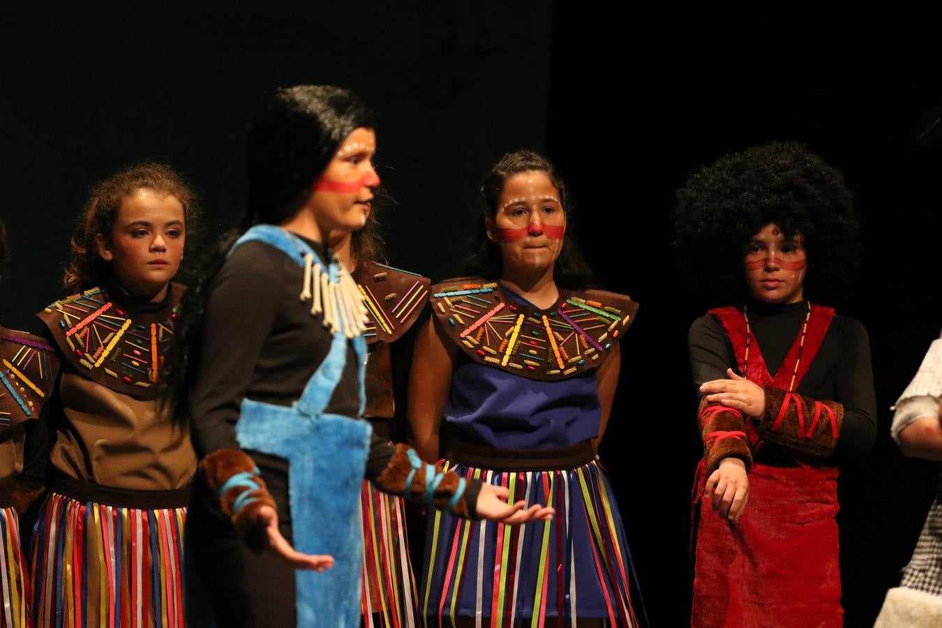 Los alumnos y alumnas de sexto de primaria del C. E. I. P. 'El Rodeo' representaron, ayer, la obra teatral benéfica 'Náufragos, el paraíso perdido', obra de Juan Miguel López Vázquez. La entrada tuvo un precio simbólico de 2 euros que irá destinado a Cruz Roja y 'Andade'. Este sábado, 6 de abril, volverán a representar la citada obra en el Cine-Teatro Balboa, a las 19:30 horas.