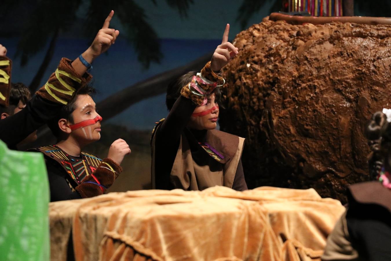 Los alumnos y alumnas de sexto de primaria del C. E. I. P. 'El Rodeo' representaron, ayer, la obra teatral benéfica 'Náufragos, el paraíso perdido', obra de Juan Miguel López Vázquez. La entrada tuvo un precio simbólico de 2 euros que irá destinado a Cruz Roja y 'Andade'. Este sábado, 6 de abril, volverán a representar la citada obra en el Cine-Teatro Balboa, a las 19:30 horas.