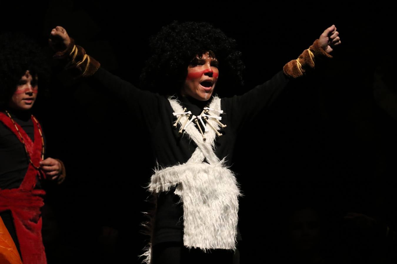 Los alumnos y alumnas de sexto de primaria del C. E. I. P. 'El Rodeo' representaron, ayer, la obra teatral benéfica 'Náufragos, el paraíso perdido', obra de Juan Miguel López Vázquez. La entrada tuvo un precio simbólico de 2 euros que irá destinado a Cruz Roja y 'Andade'. Este sábado, 6 de abril, volverán a representar la citada obra en el Cine-Teatro Balboa, a las 19:30 horas.