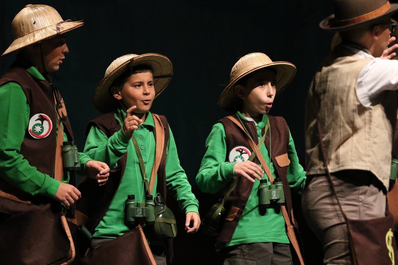 Los alumnos y alumnas de sexto de primaria del C. E. I. P. 'El Rodeo' representaron, ayer, la obra teatral benéfica 'Náufragos, el paraíso perdido', obra de Juan Miguel López Vázquez. La entrada tuvo un precio simbólico de 2 euros que irá destinado a Cruz Roja y 'Andade'. Este sábado, 6 de abril, volverán a representar la citada obra en el Cine-Teatro Balboa, a las 19:30 horas.