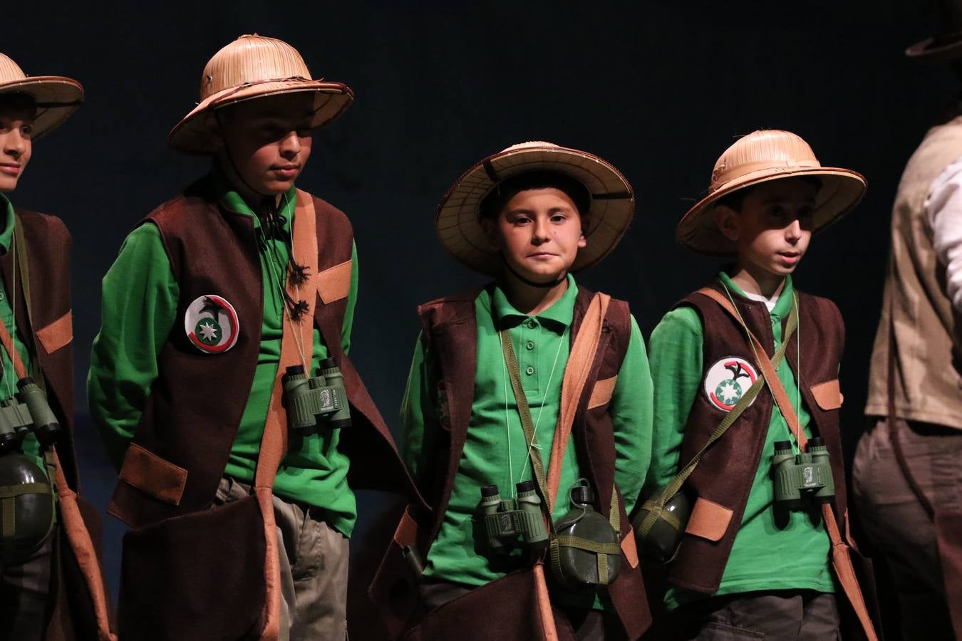 Los alumnos y alumnas de sexto de primaria del C. E. I. P. 'El Rodeo' representaron, ayer, la obra teatral benéfica 'Náufragos, el paraíso perdido', obra de Juan Miguel López Vázquez. La entrada tuvo un precio simbólico de 2 euros que irá destinado a Cruz Roja y 'Andade'. Este sábado, 6 de abril, volverán a representar la citada obra en el Cine-Teatro Balboa, a las 19:30 horas.
