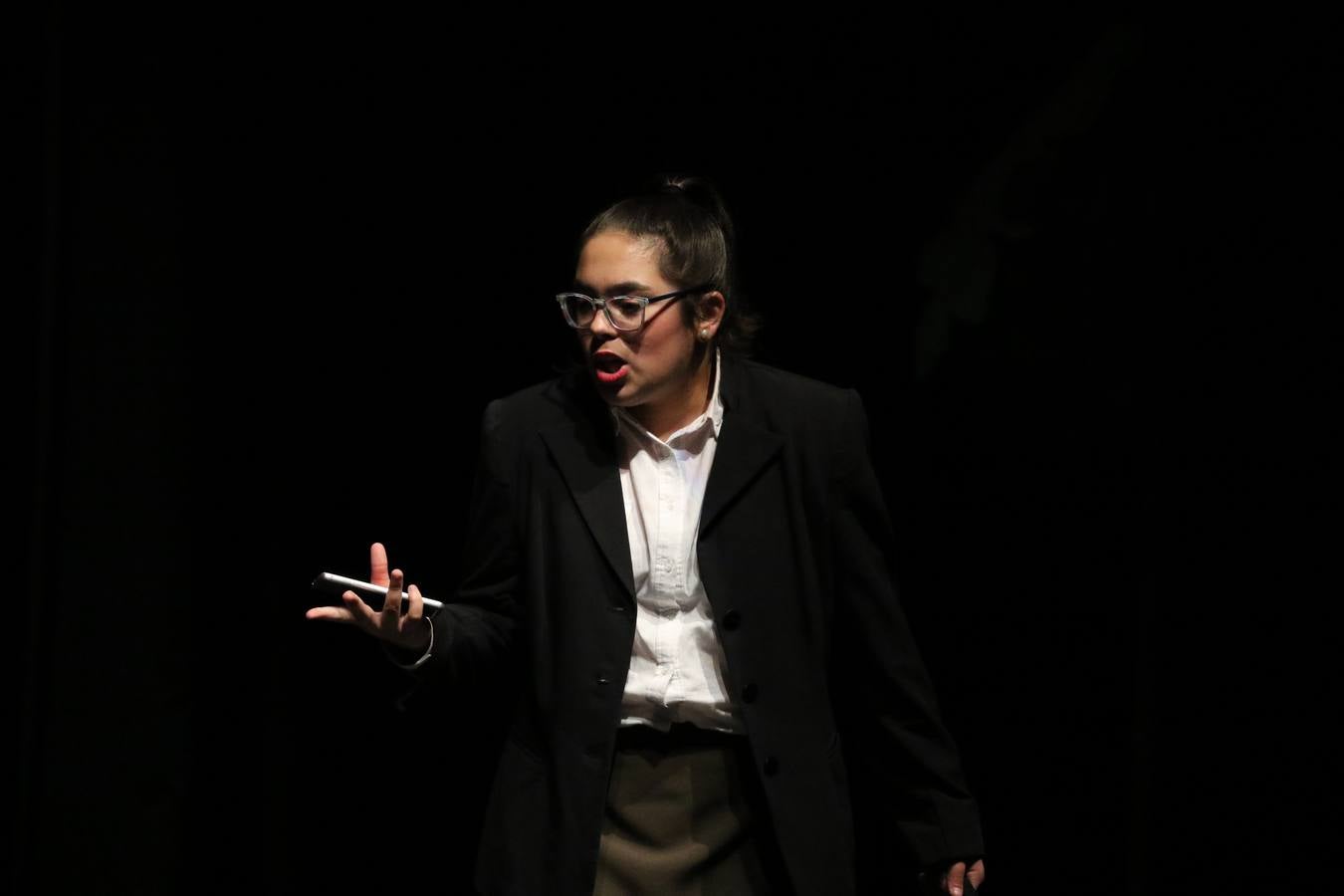 Los alumnos y alumnas de sexto de primaria del C. E. I. P. 'El Rodeo' representaron, ayer, la obra teatral benéfica 'Náufragos, el paraíso perdido', obra de Juan Miguel López Vázquez. La entrada tuvo un precio simbólico de 2 euros que irá destinado a Cruz Roja y 'Andade'. Este sábado, 6 de abril, volverán a representar la citada obra en el Cine-Teatro Balboa, a las 19:30 horas.