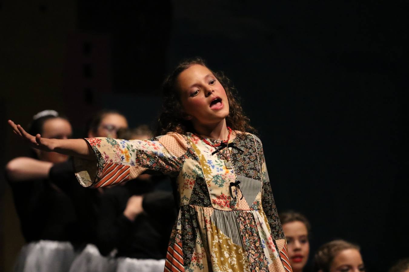 Los alumnos y alumnas de sexto de primaria del C. E. I. P. 'El Rodeo' representaron, ayer, la obra teatral benéfica 'Náufragos, el paraíso perdido', obra de Juan Miguel López Vázquez. La entrada tuvo un precio simbólico de 2 euros que irá destinado a Cruz Roja y 'Andade'. Este sábado, 6 de abril, volverán a representar la citada obra en el Cine-Teatro Balboa, a las 19:30 horas.