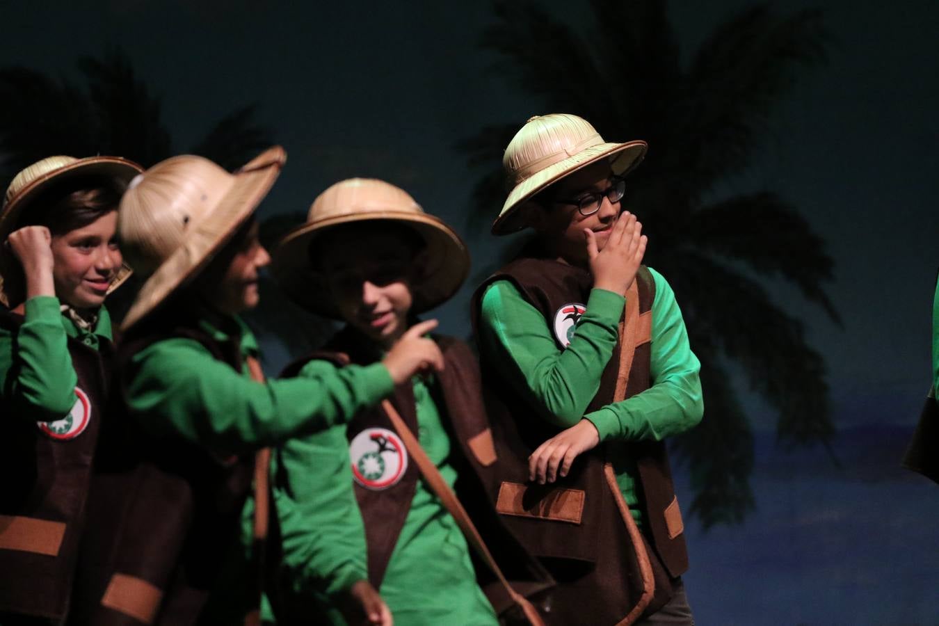Los alumnos y alumnas de sexto de primaria del C. E. I. P. 'El Rodeo' representaron, ayer, la obra teatral benéfica 'Náufragos, el paraíso perdido', obra de Juan Miguel López Vázquez. La entrada tuvo un precio simbólico de 2 euros que irá destinado a Cruz Roja y 'Andade'. Este sábado, 6 de abril, volverán a representar la citada obra en el Cine-Teatro Balboa, a las 19:30 horas.