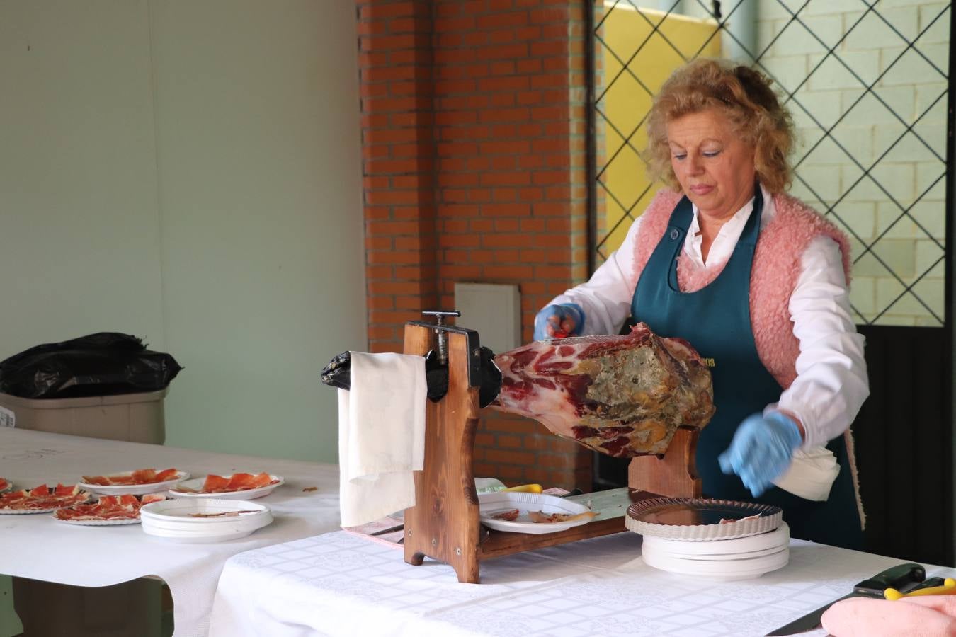 El Instituto de Enseñanza Secundaria El Pomar de Jerez de los Caballeros ha celebrado una actividad trasnacional del Aprendizaje en el marco del proyecto Erasmus+ que viene desarrollando desde el curso pasado junto con el centro portugués de la Escola Vila Verde de Braga. El recinto ferial de la localidad templaria fue el escenario de dicha actividad que se abrió, especialmente a la convivencia entre alumnos de ambos centros, a través de charlas, juegos, talleres y actividades culturales. 