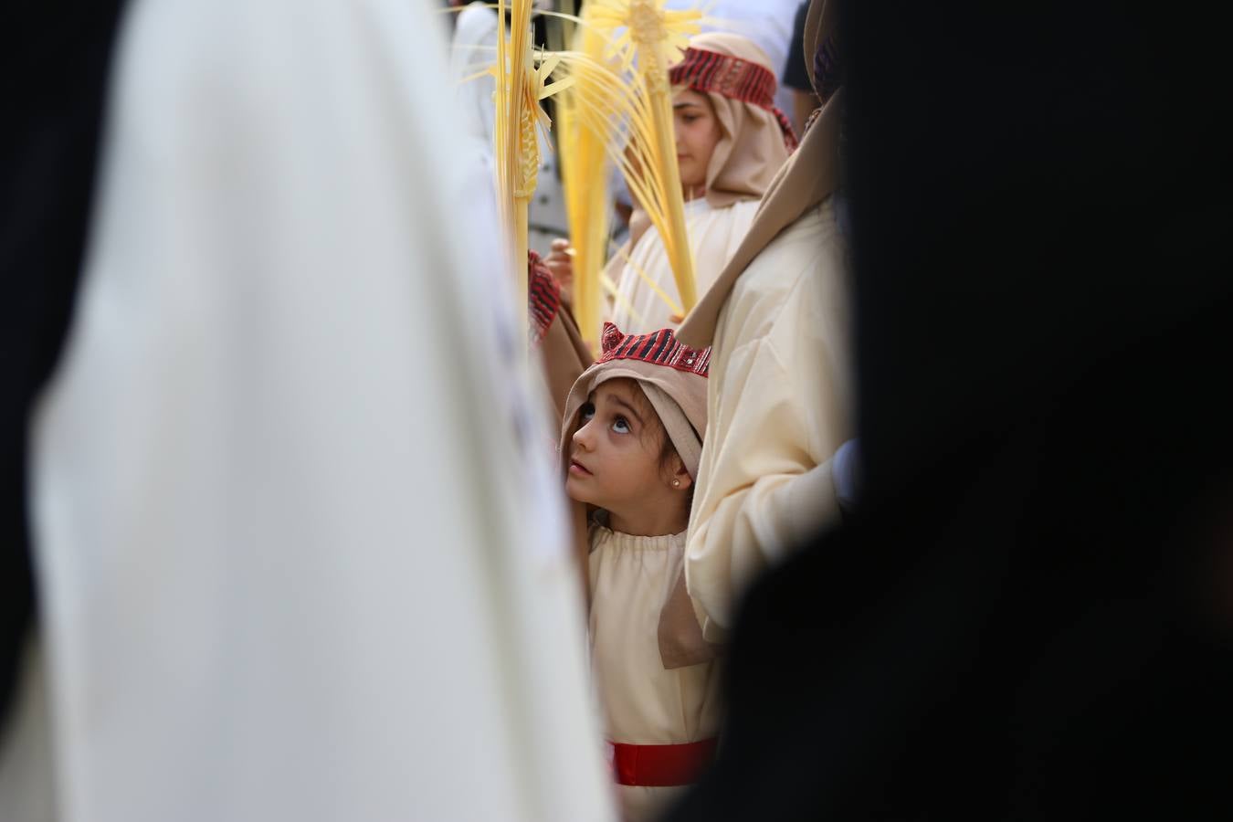 Jerez de los Caballeros vivió, ayer, sus primeros pálpitos de alegría y emoción al paso de 'La Borriquita' y 'Nuestra Señora del Rosario'. La Cofradía de 'Santo Domingo de Guzmán y Nuestra Señora del Rosario' fue la encargada de abrir los desfiles procesionales de la Semana de Pasión jerezana, convirtiéndose, así, en la primera cofradía en aunar fervor y devoción por las calles del municipio.
