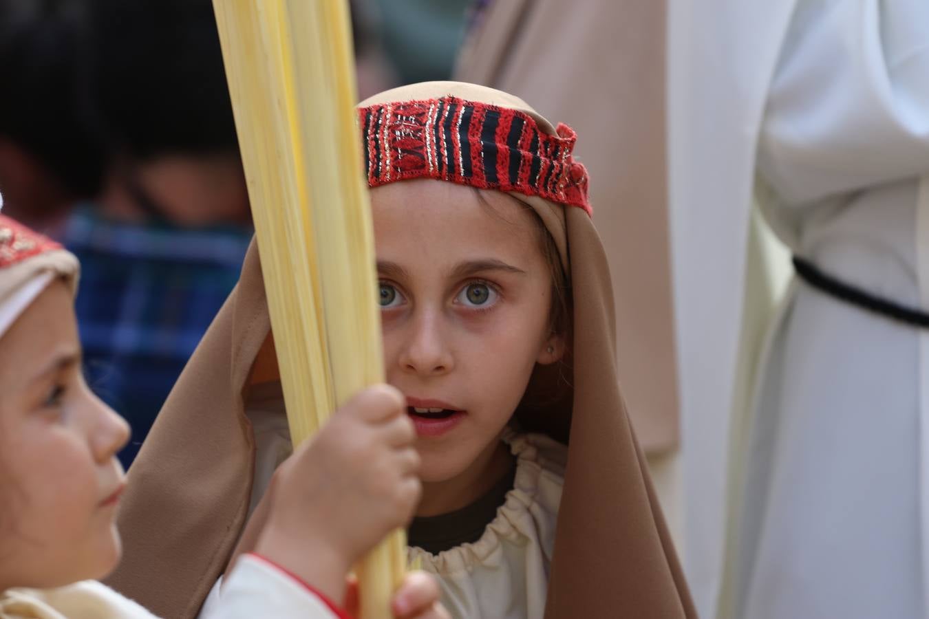 Jerez de los Caballeros vivió, ayer, sus primeros pálpitos de alegría y emoción al paso de 'La Borriquita' y 'Nuestra Señora del Rosario'. La Cofradía de 'Santo Domingo de Guzmán y Nuestra Señora del Rosario' fue la encargada de abrir los desfiles procesionales de la Semana de Pasión jerezana, convirtiéndose, así, en la primera cofradía en aunar fervor y devoción por las calles del municipio.