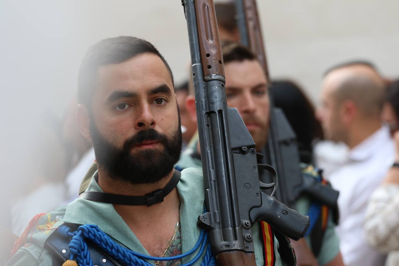 Jerez de los Caballeros vivió, ayer, sus primeros pálpitos de alegría y emoción al paso de 'La Borriquita' y 'Nuestra Señora del Rosario'. La Cofradía de 'Santo Domingo de Guzmán y Nuestra Señora del Rosario' fue la encargada de abrir los desfiles procesionales de la Semana de Pasión jerezana, convirtiéndose, así, en la primera cofradía en aunar fervor y devoción por las calles del municipio.
