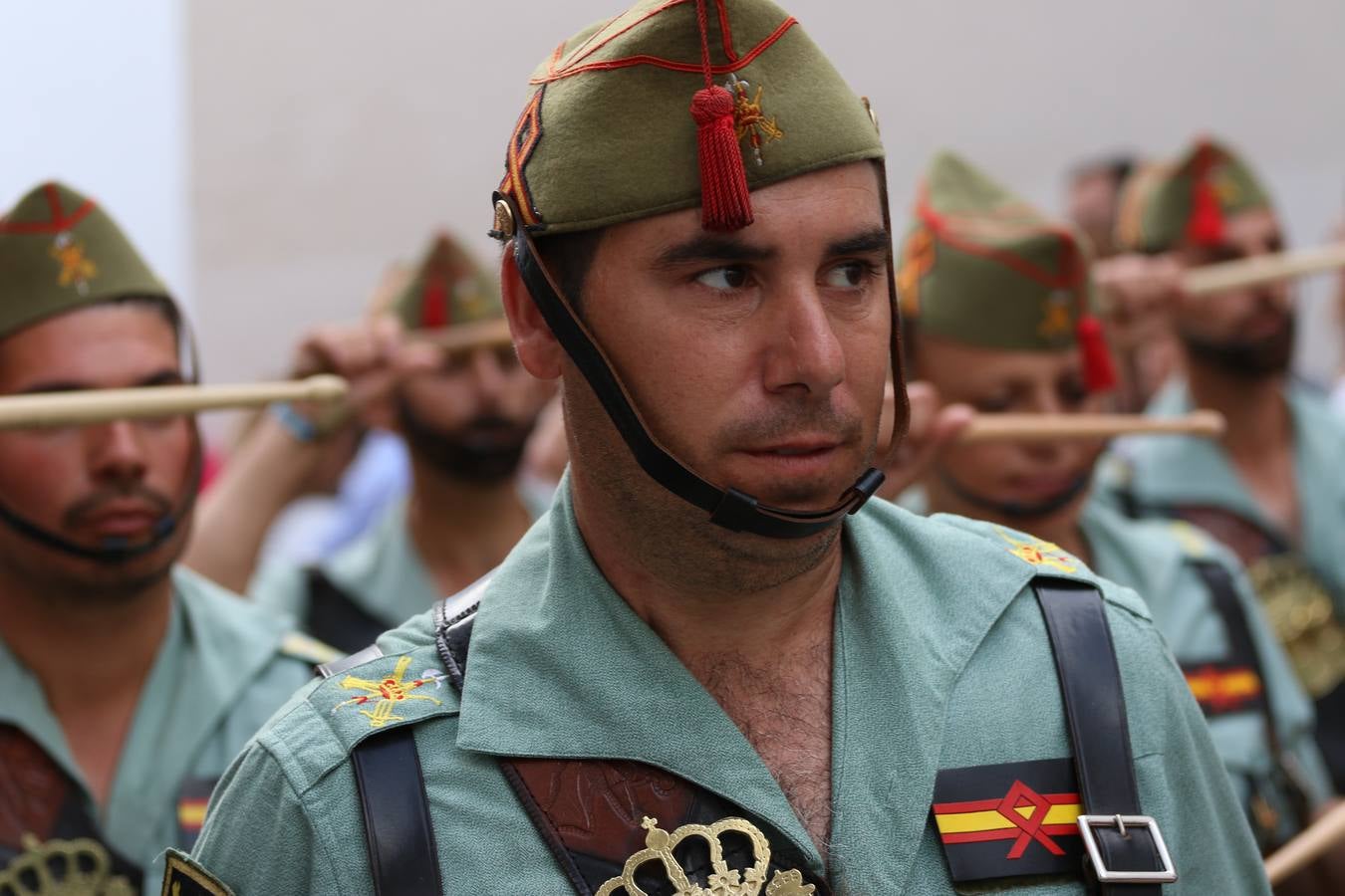 Jerez de los Caballeros vivió, ayer, sus primeros pálpitos de alegría y emoción al paso de 'La Borriquita' y 'Nuestra Señora del Rosario'. La Cofradía de 'Santo Domingo de Guzmán y Nuestra Señora del Rosario' fue la encargada de abrir los desfiles procesionales de la Semana de Pasión jerezana, convirtiéndose, así, en la primera cofradía en aunar fervor y devoción por las calles del municipio.