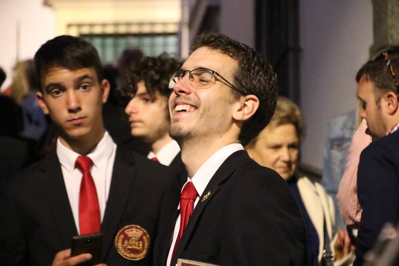 Jerez de los Caballeros vivió, ayer, sus primeros pálpitos de alegría y emoción al paso de 'La Borriquita' y 'Nuestra Señora del Rosario'. La Cofradía de 'Santo Domingo de Guzmán y Nuestra Señora del Rosario' fue la encargada de abrir los desfiles procesionales de la Semana de Pasión jerezana, convirtiéndose, así, en la primera cofradía en aunar fervor y devoción por las calles del municipio.