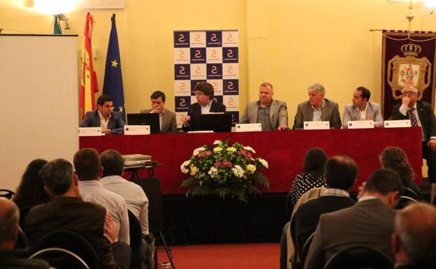 El resurgir del cebo de campo y el cultivo intensivo de encinas centraron las JornadasTécnicas del XXX Salón del Jamón Ibérico