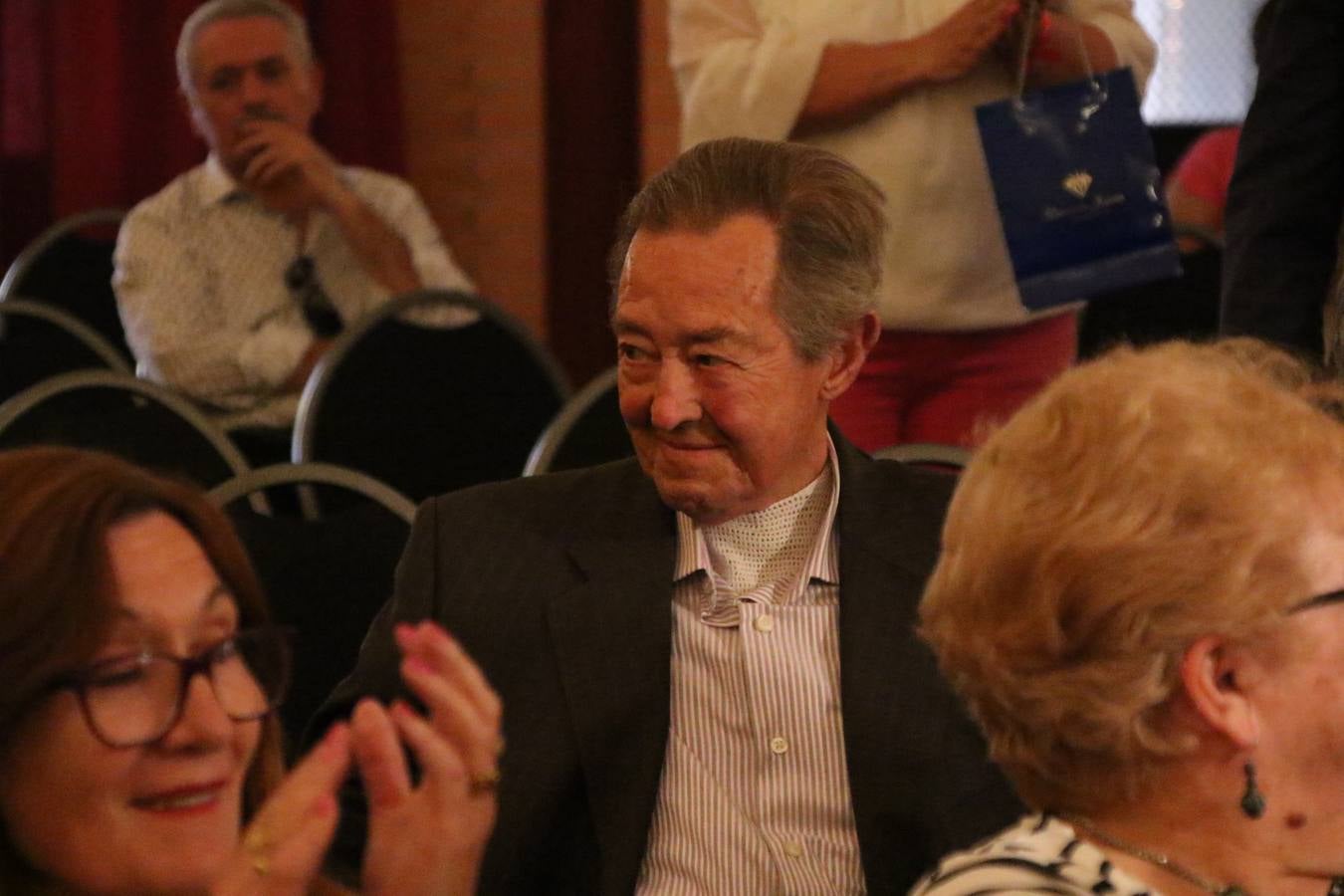 La empresa familiar 'Oro Graso', de Higuera la Real, se ha proclamado ganadora del XXX Concurso 'Jamón de Oro', cuya cata y puntuación se ha celebrado, esta mañana, en el marco del XXX Salón del Jamón Ibérico. El Trofeo 'Jamón de Plata', ha correspondido a 'Embutidos Morato' y el Trofeo 'Jamón de Bronce' a 'Victoriano Contreras Barragán Hermanos'.