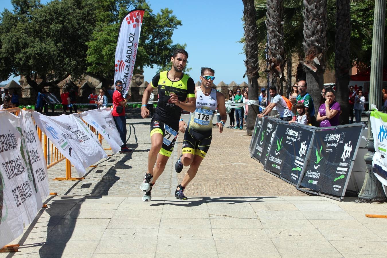 Jerez de los Caballeros ha celebrado, esta mañana, una nueva edición del Triatlón 'Ciudad del Temple'. Una prueba deportiva que, año tras año, se consolida como una de las principales del municipio y que ha reunido a 110 participantes. David Puertas Tenorio y María Remedios Mendoza Bravo han sido los vencedores de la clasificación general.
