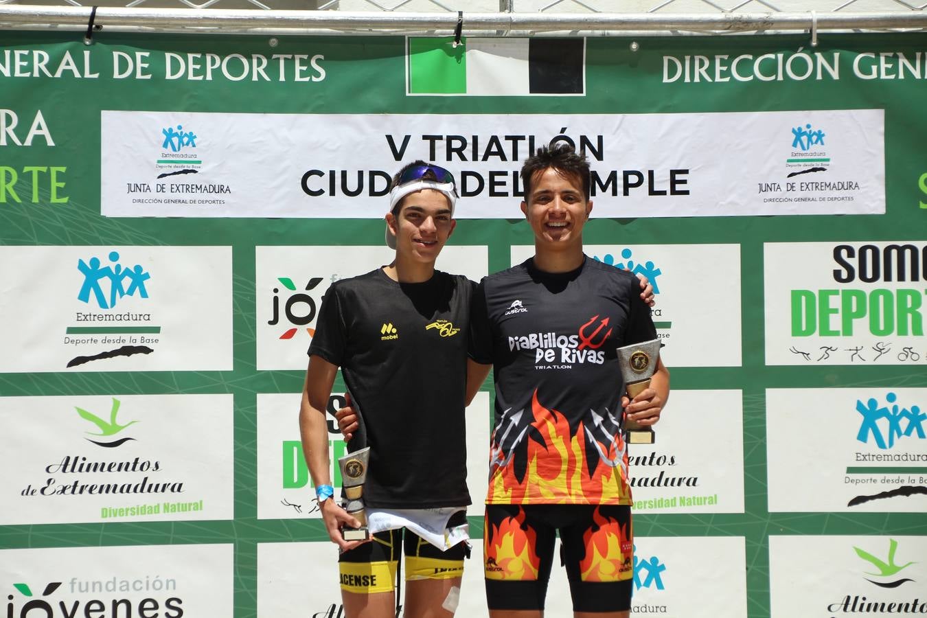 Jerez de los Caballeros ha celebrado, esta mañana, una nueva edición del Triatlón 'Ciudad del Temple'. Una prueba deportiva que, año tras año, se consolida como una de las principales del municipio y que ha reunido a 110 participantes. David Puertas Tenorio y María Remedios Mendoza Bravo han sido los vencedores de la clasificación general.