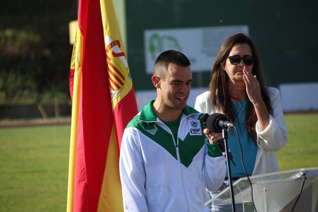 La Ciudad Deportiva 'Manuel Calzado' ha acogido, esta mañana, la celebración de la IV Convivencia Deportiva de Primaria, organizada por el Centro de Profesores y Recursos de esta ciudad con el apoyo del Ayuntamiento de Jerez, la Junta de Extremadura, la Diputación de Badajoz y la Fundación 'Alfonso Gallardo'. Más de 750 escolares de 15 colegios han disfrutado de esta experiencia deportiva con pruebas de atletismo, lanzamiento de peso, salto de altura, salto de longitud y lanzamiento de jabalina.