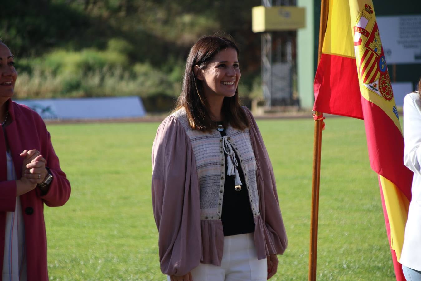 La Ciudad Deportiva 'Manuel Calzado' ha acogido, esta mañana, la celebración de la IV Convivencia Deportiva de Primaria, organizada por el Centro de Profesores y Recursos de esta ciudad con el apoyo del Ayuntamiento de Jerez, la Junta de Extremadura, la Diputación de Badajoz y la Fundación 'Alfonso Gallardo'. Más de 750 escolares de 15 colegios han disfrutado de esta experiencia deportiva con pruebas de atletismo, lanzamiento de peso, salto de altura, salto de longitud y lanzamiento de jabalina.