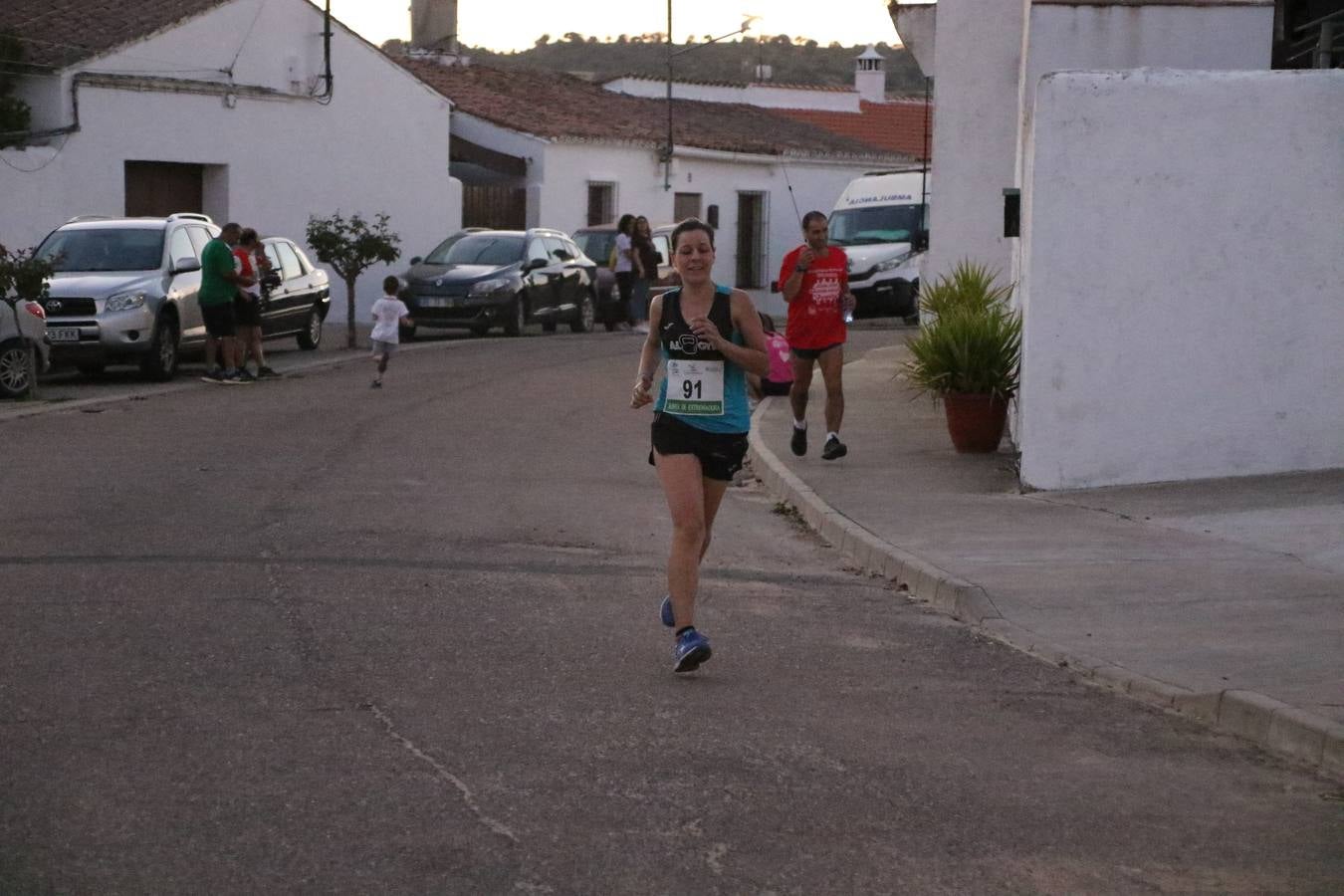 La Bazana acogió, ayer, la tercera edición de la carrera popular Juan José Galván Méndez 'Juanito'. Antonio Grillo Sánchez y María Dolores Pons Díaz fueron los vencedores de la prueba absoluta. La cita consiguió recaudar 405 euros que se destinarán, nuevamente, a la Asociación 'Todos contra la Histiocitosis'.
