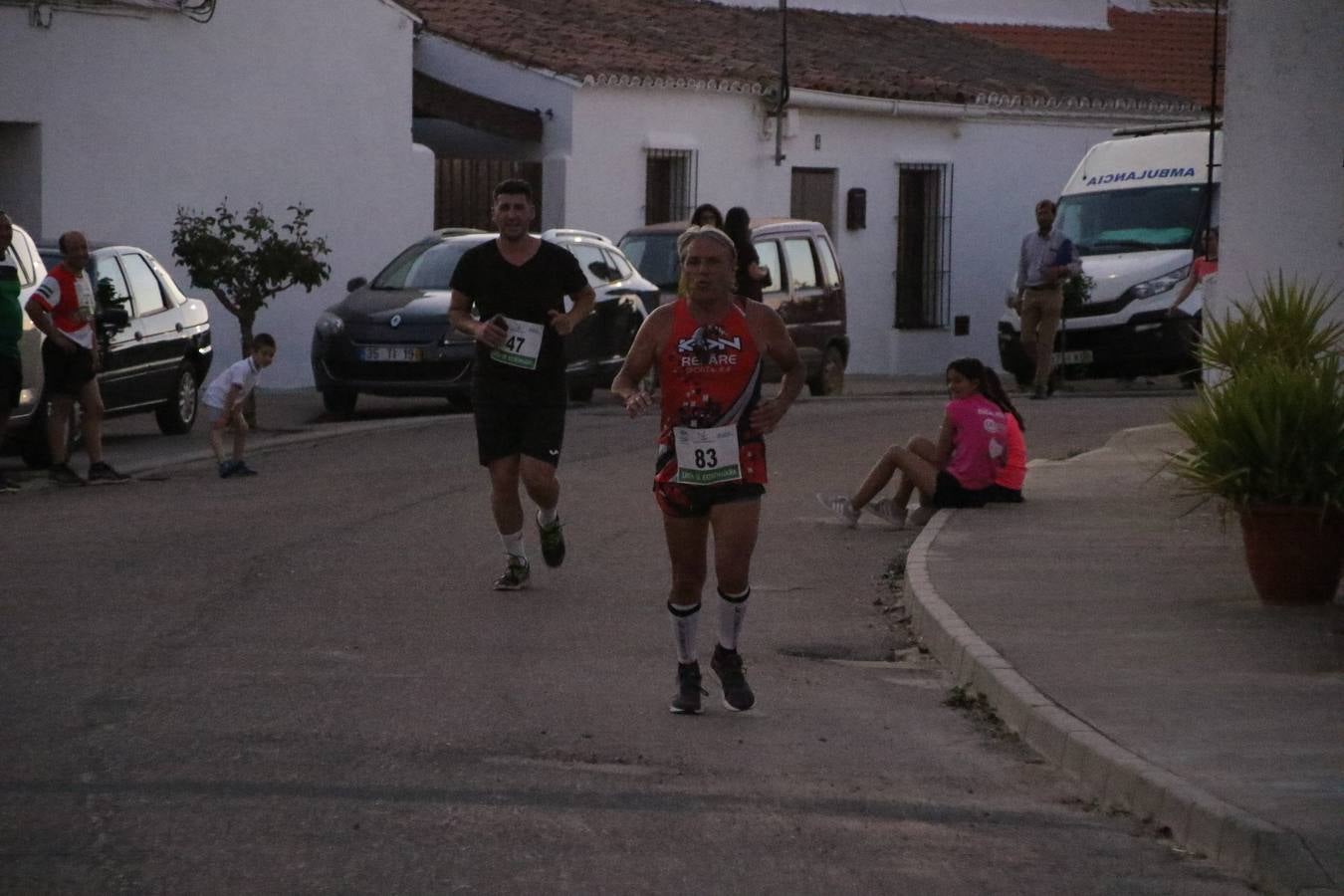 La Bazana acogió, ayer, la tercera edición de la carrera popular Juan José Galván Méndez 'Juanito'. Antonio Grillo Sánchez y María Dolores Pons Díaz fueron los vencedores de la prueba absoluta. La cita consiguió recaudar 405 euros que se destinarán, nuevamente, a la Asociación 'Todos contra la Histiocitosis'.