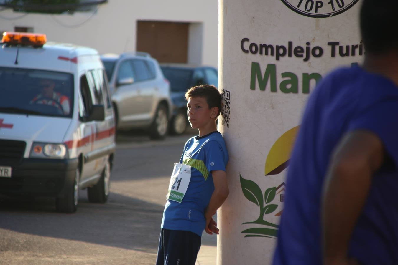 La Bazana acogió, ayer, la tercera edición de la carrera popular Juan José Galván Méndez 'Juanito'. Antonio Grillo Sánchez y María Dolores Pons Díaz fueron los vencedores de la prueba absoluta. La cita consiguió recaudar 405 euros que se destinarán, nuevamente, a la Asociación 'Todos contra la Histiocitosis'.