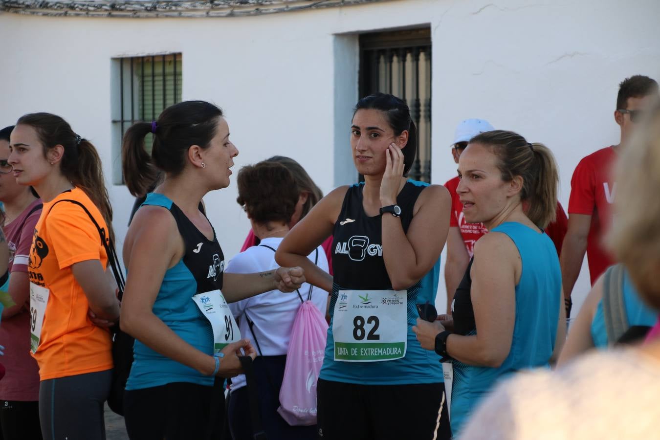 La Bazana acogió, ayer, la tercera edición de la carrera popular Juan José Galván Méndez 'Juanito'. Antonio Grillo Sánchez y María Dolores Pons Díaz fueron los vencedores de la prueba absoluta. La cita consiguió recaudar 405 euros que se destinarán, nuevamente, a la Asociación 'Todos contra la Histiocitosis'.