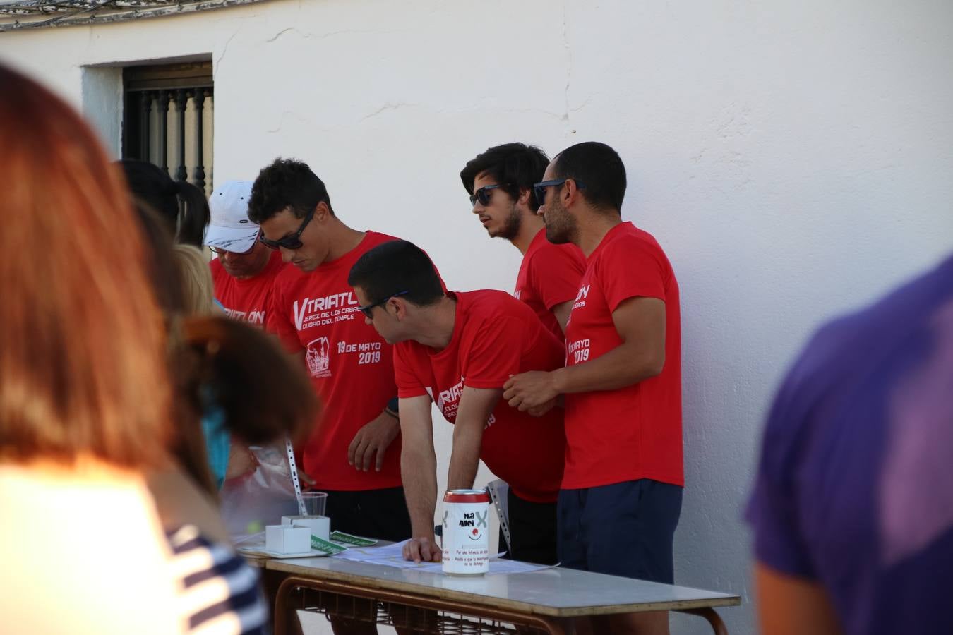 La Bazana acogió, ayer, la tercera edición de la carrera popular Juan José Galván Méndez 'Juanito'. Antonio Grillo Sánchez y María Dolores Pons Díaz fueron los vencedores de la prueba absoluta. La cita consiguió recaudar 405 euros que se destinarán, nuevamente, a la Asociación 'Todos contra la Histiocitosis'.
