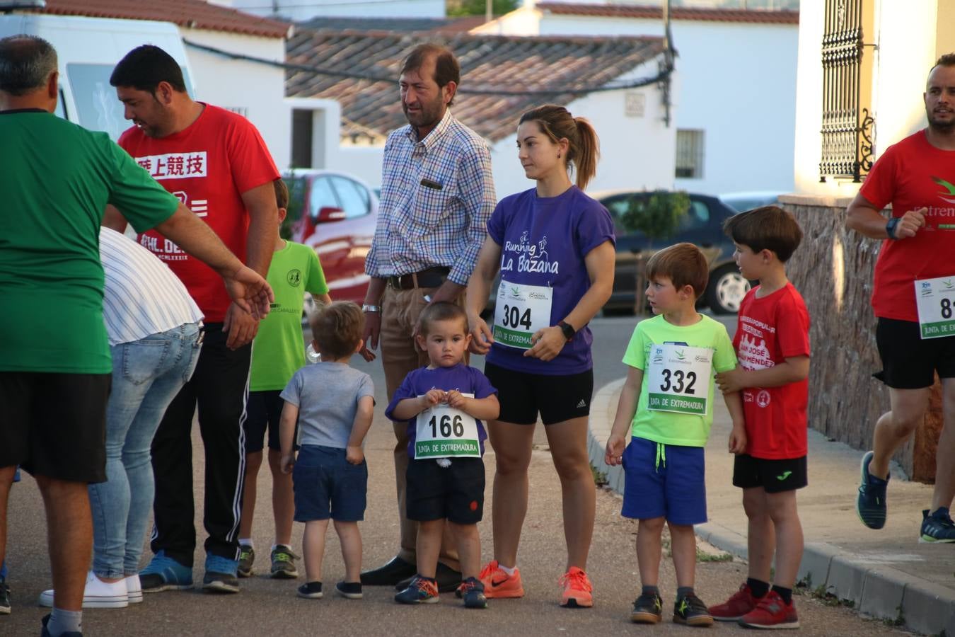 La Bazana acogió, ayer, la tercera edición de la carrera popular Juan José Galván Méndez 'Juanito'. Antonio Grillo Sánchez y María Dolores Pons Díaz fueron los vencedores de la prueba absoluta. La cita consiguió recaudar 405 euros que se destinarán, nuevamente, a la Asociación 'Todos contra la Histiocitosis'.