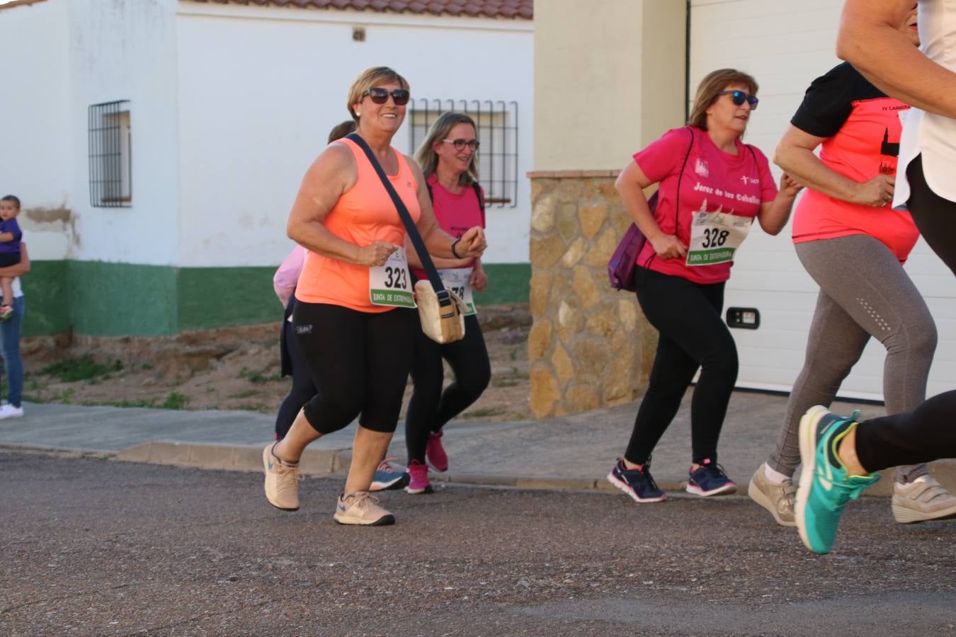 La Bazana acogió, ayer, la tercera edición de la carrera popular Juan José Galván Méndez 'Juanito'. Antonio Grillo Sánchez y María Dolores Pons Díaz fueron los vencedores de la prueba absoluta. La cita consiguió recaudar 405 euros que se destinarán, nuevamente, a la Asociación 'Todos contra la Histiocitosis'.